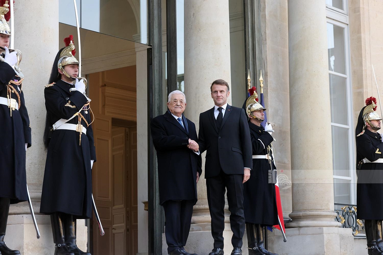 נשיא פלסטין מחמוד עבאס נפגש עם מקבילו הצרפתי עמנואל מקרון באליזה