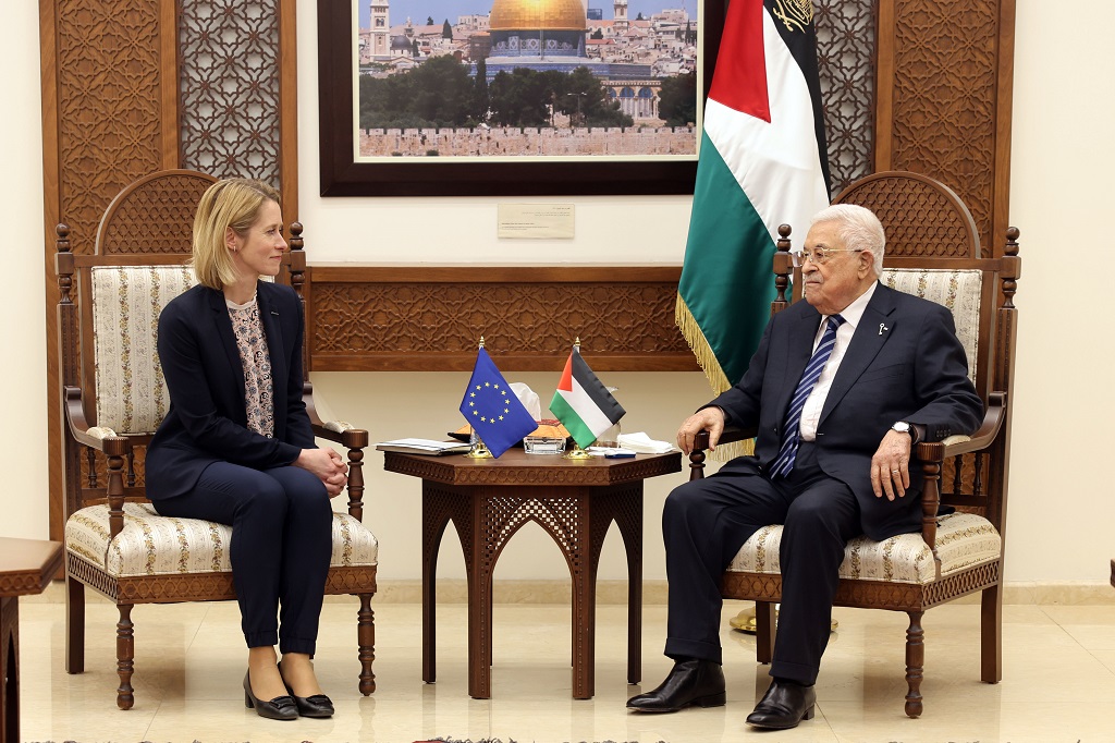 הנשיא עבאס נפגש עם שרת החוץ של האיחוד האירופי: "יש להפעיל לחץ בינלאומי לעצירת המלחמה בעזה"