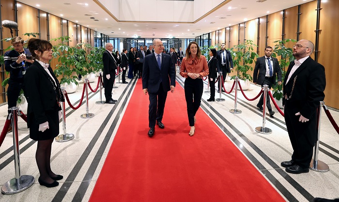 ראש הממשלה נפגש עם נשיאת הפרלמנט האירופי: דנו בזכויות העם הפלסטיני, פתרון שתי המדינות והסיוע האירופי