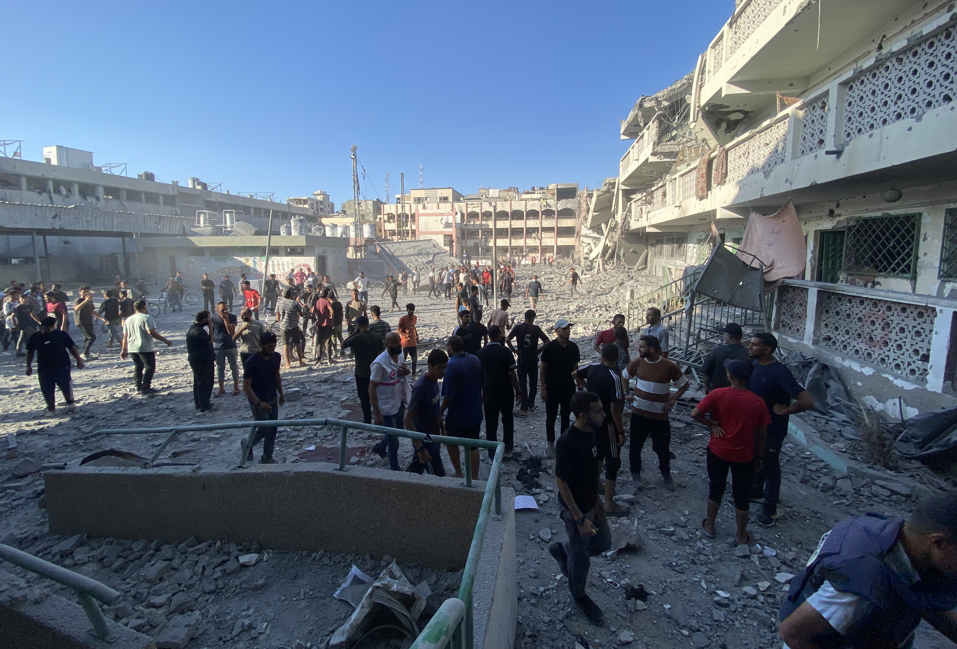 שבעה אזרחים נהרגו בהפצצה ישראלית על בית ספר במחנה הפליטים בשאטי