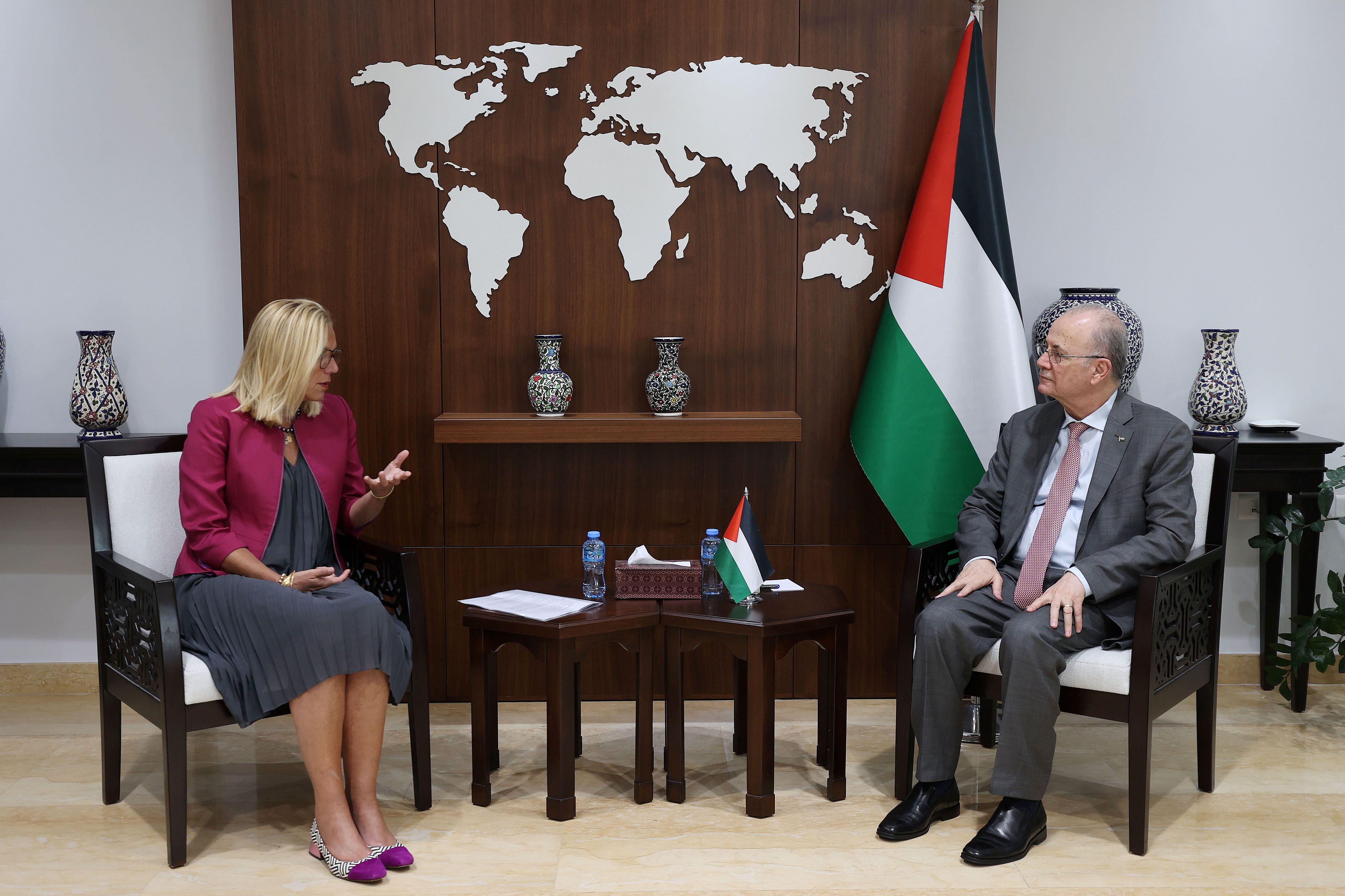 ראש הממשלה מוחמד מוסטפא נפגש עם מתאמת האו"ם לעניינים הומניטריים ושיקום בעזה