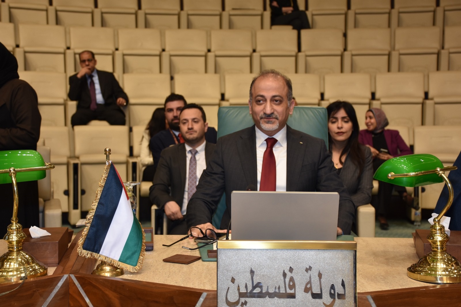 הליגה הערבית כינסה ישיבת חירום בקהיר בעקבות החלטת הקבינט הישראלי: דיון בצעדי תגובה מדיניים ומשפטיים