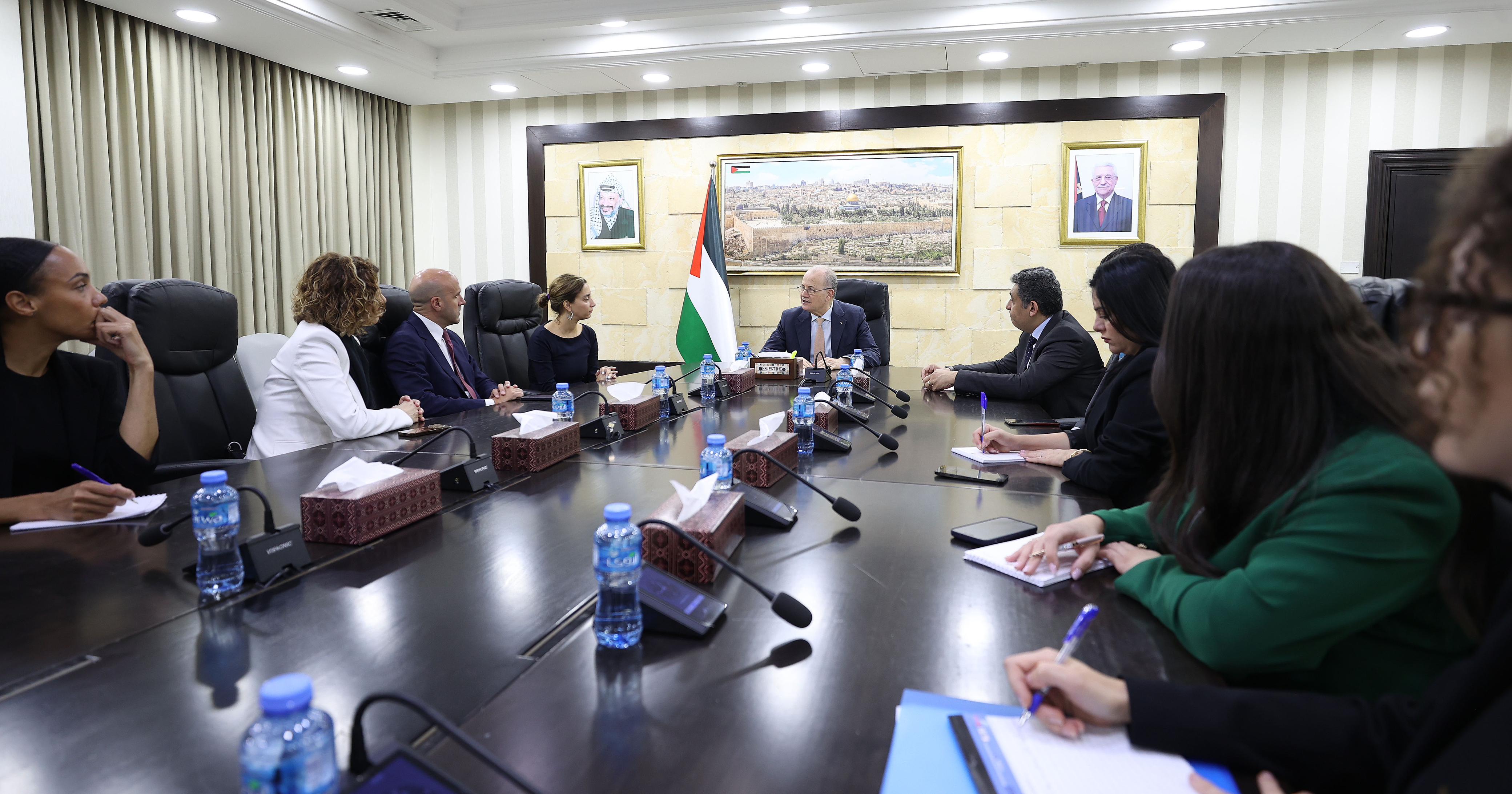 ראש הממשלה מוסטפא מול משלחת אירופית: ישראל מנהלת מלחמה כפולה – צבאית וכלכלית