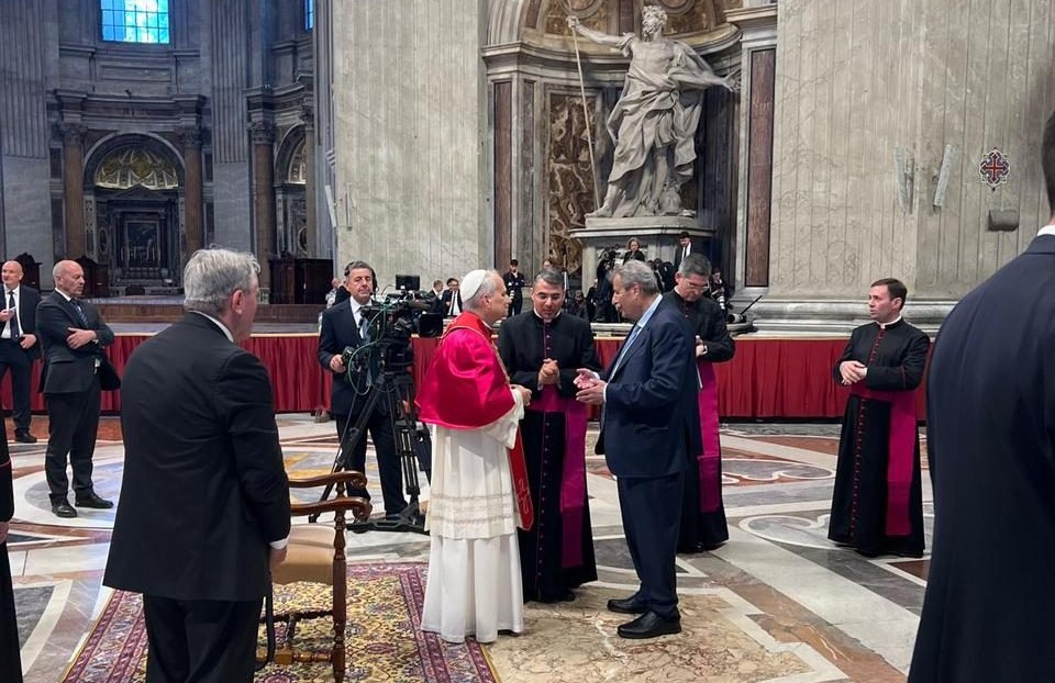 רמזי חורי העביר איגרת אישית מהנשיא עבאס לאפיפיור החדש בטקס ההכתרה בוותיקן