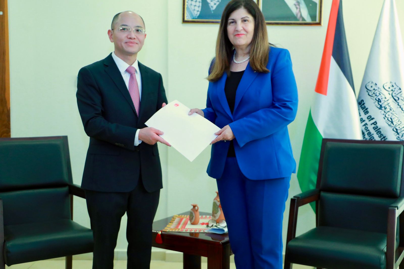 השרה שאהין נפגשה עם שגריר סין והודתה על התמיכה הסינית בזכויות העם הפלסטיני