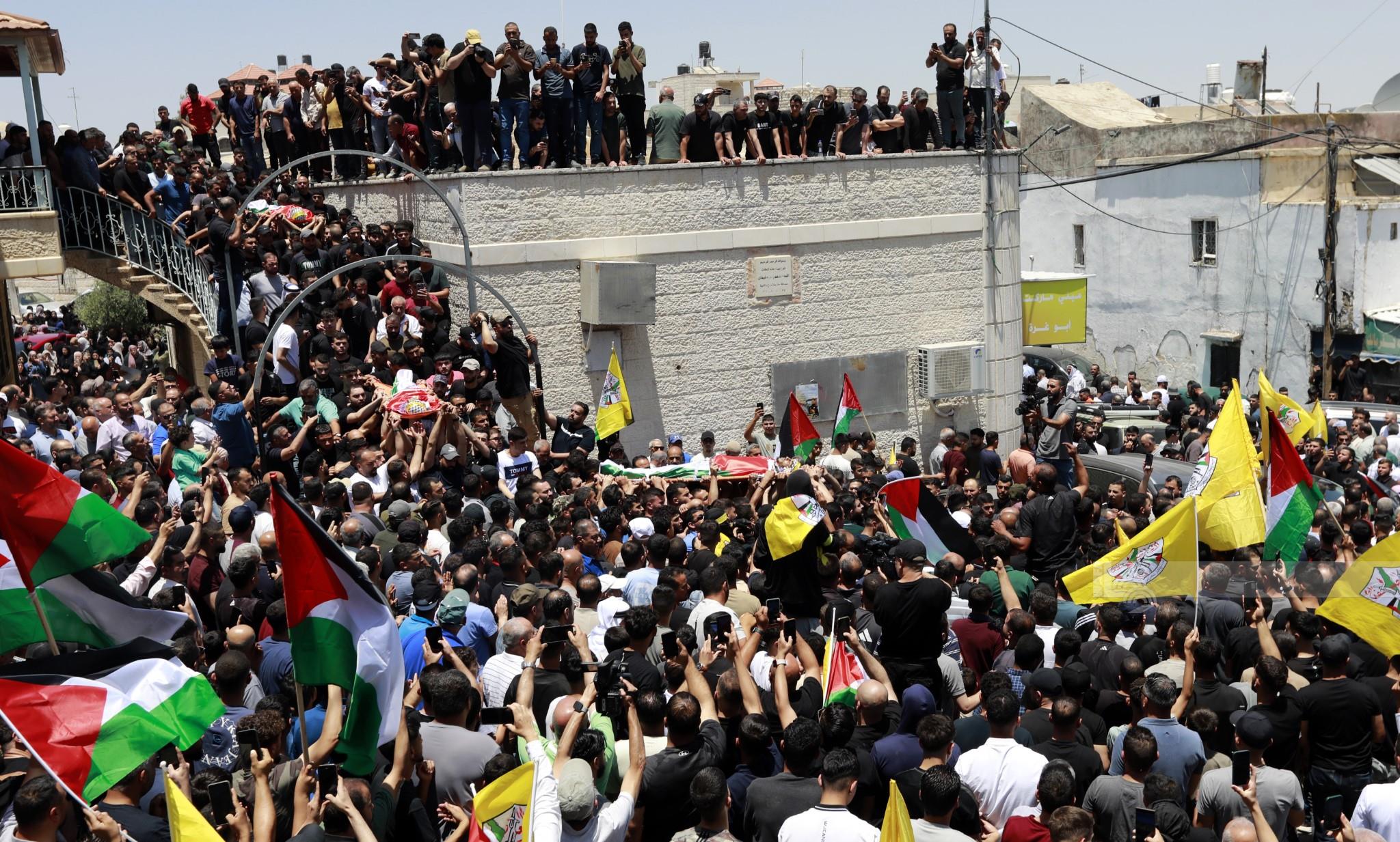 מתנחלים רצחו שלושה תושבים בכפר מאלכ – אלפים ליוו אותם למנוחות