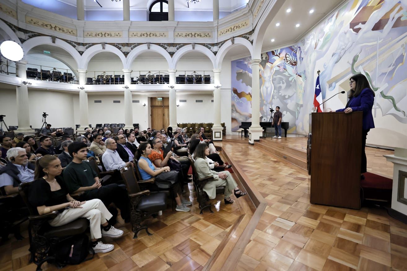 השרה הפלסטינית חתמה את ביקורה בצ'ילה בהרצאה אקדמית על הכיבוש הישראלי