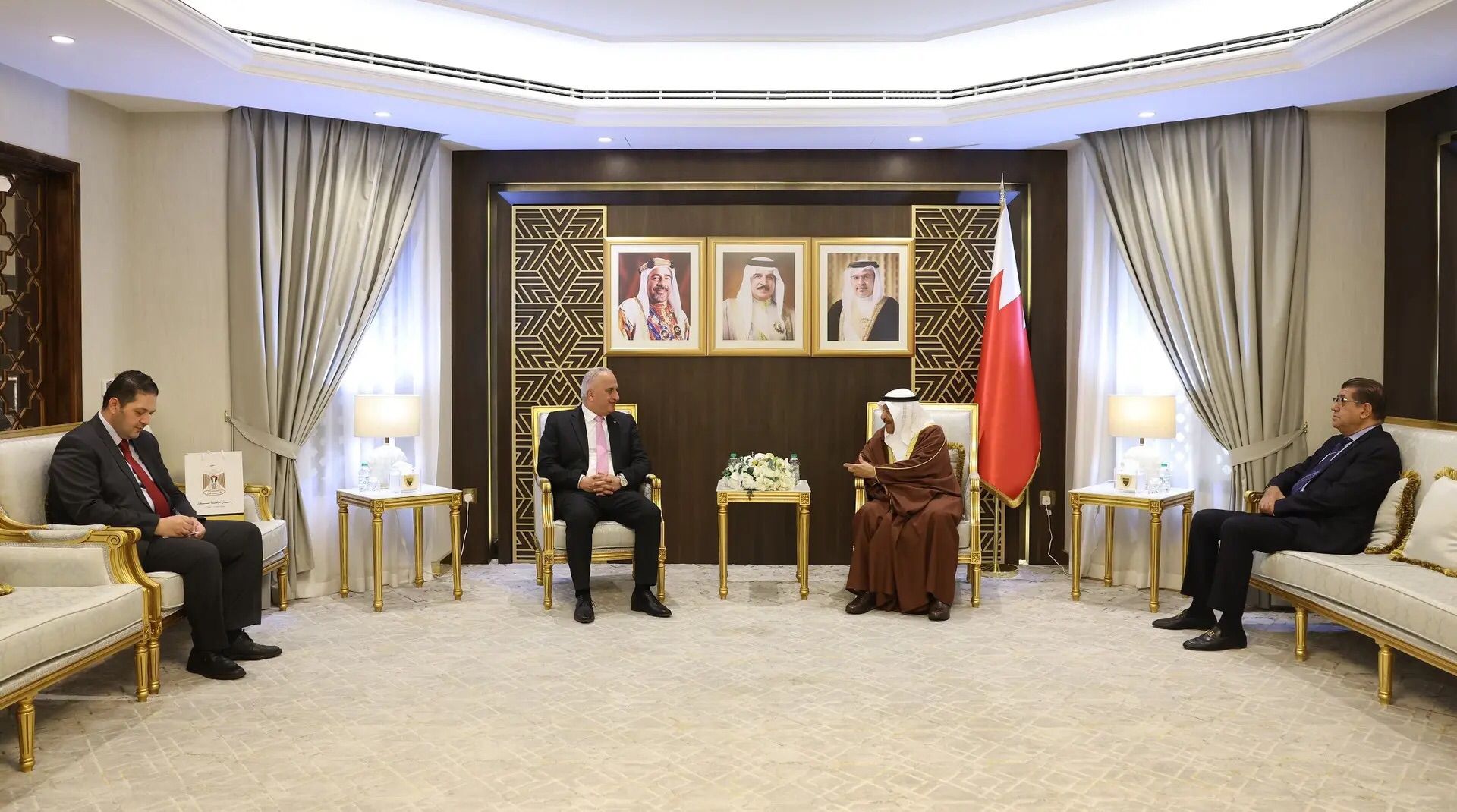 שגריר פלסטין בבחריין עדכן את יו״ר מועצת השורא בהתפתחויות והדגיש את התמיכה הבחריינית בזכויות הפלסטינים