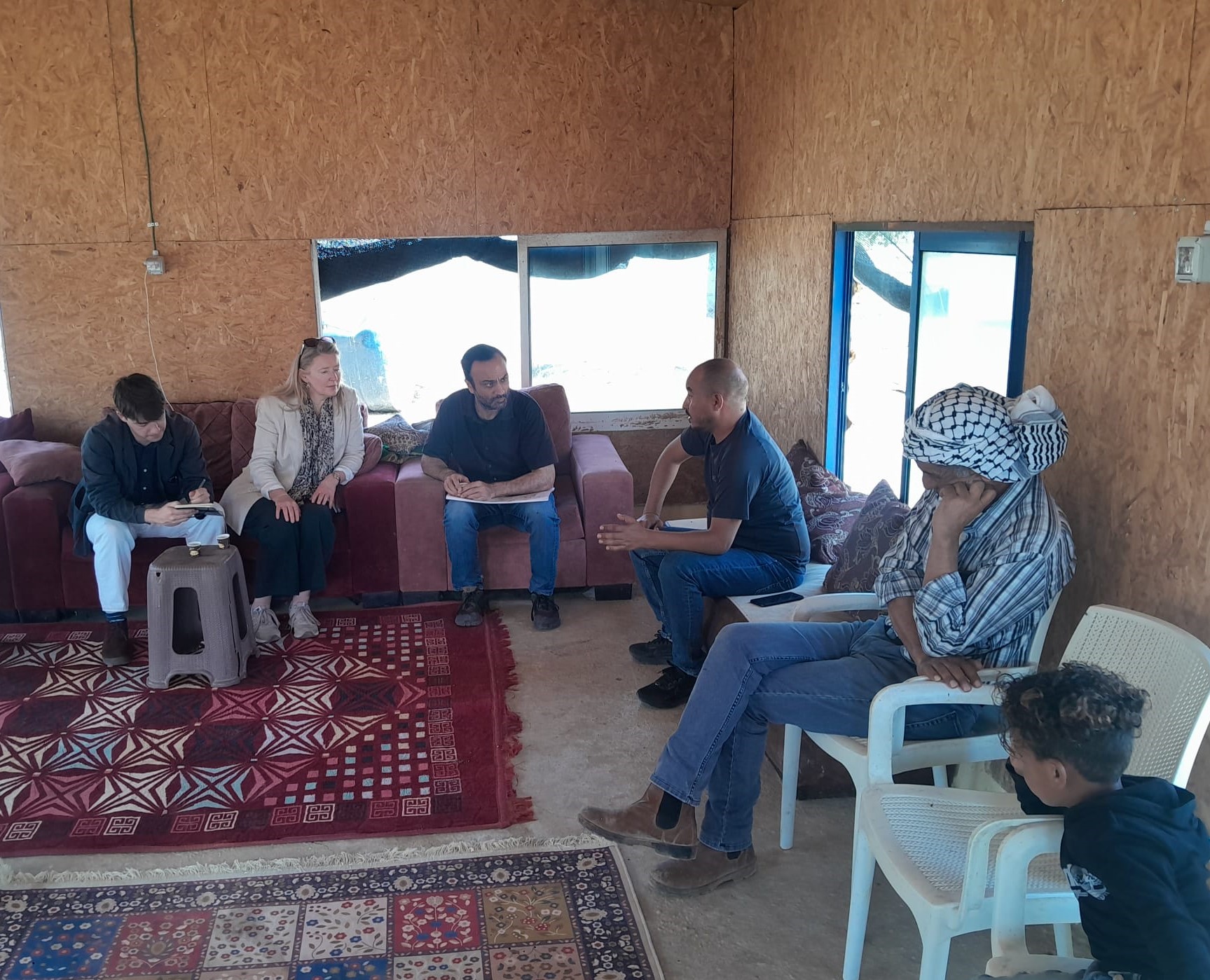 הקונסולית הבריטית הכללית בביקור בערב אל-מליחאת: "המציאות כאן בלתי נסבלת – יש לפעול"