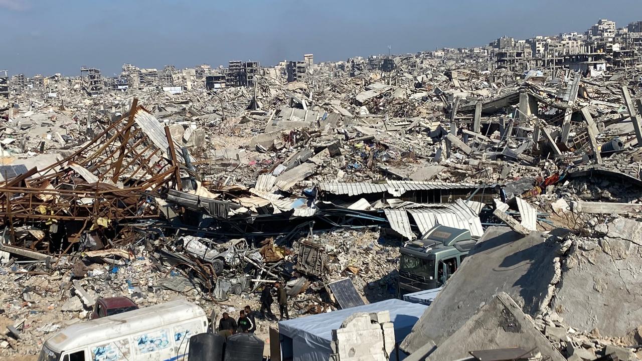 באישון לילה: כוחות הכיבוש מפנים את הריסות עזה ומעלימים ראיות לרצח העם