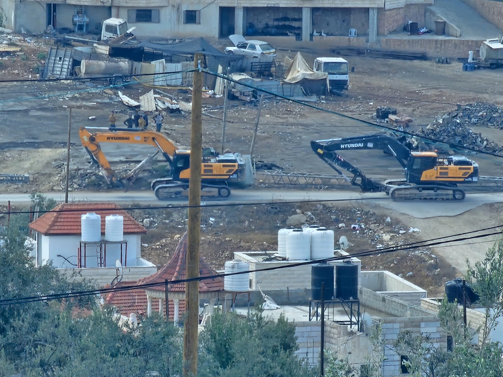 כוחות הכיבוש הרסו בית ובאר מים בעיירה אידנא מערבית לחברון