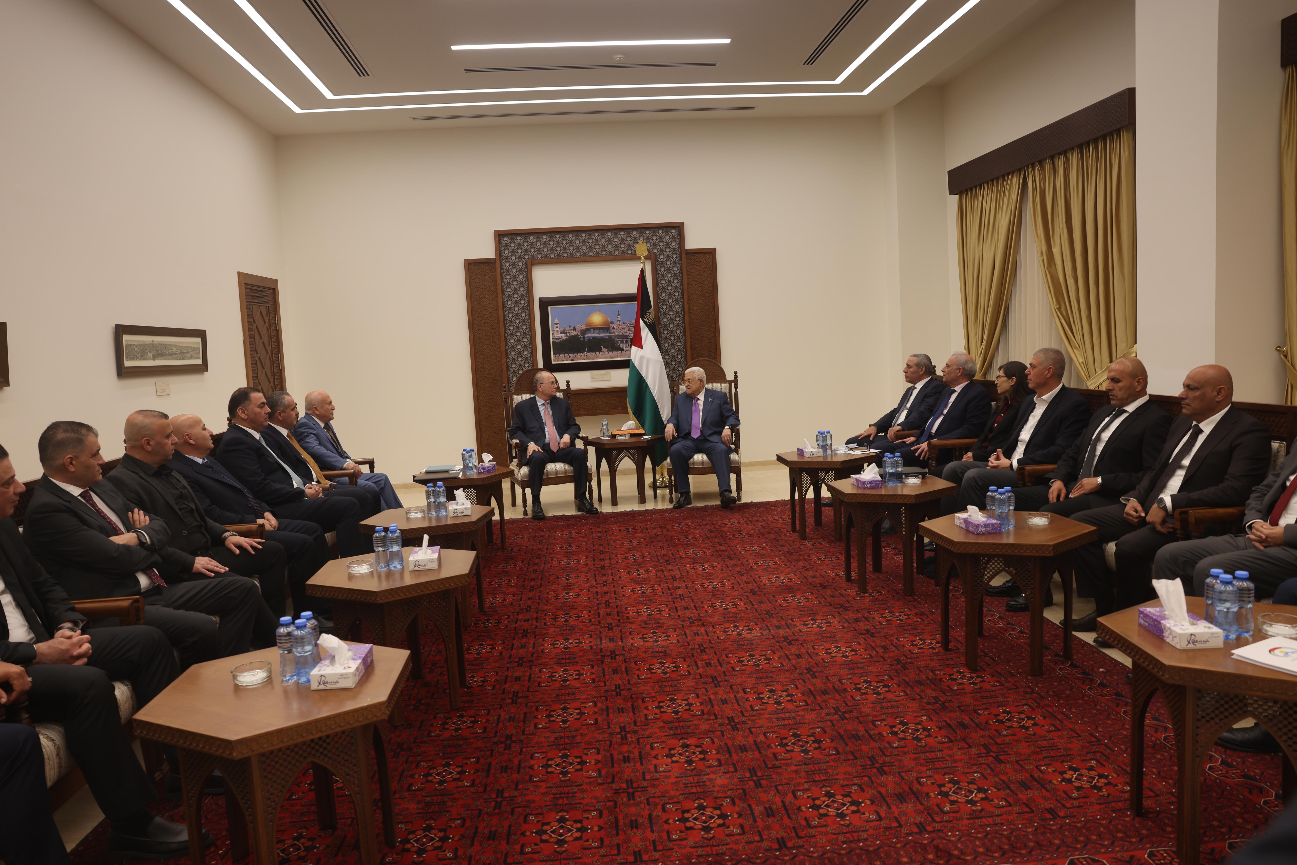 נשיא מדינת פלסטין מחמוד עבאס נפגש ברמאללה עם ראשי לשכות המסחר