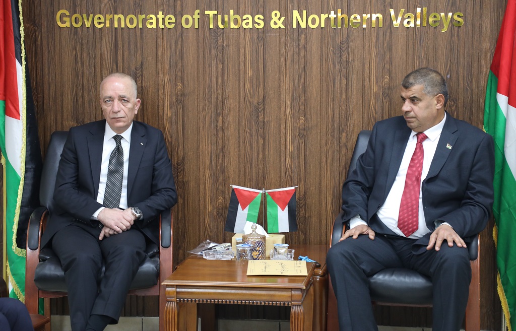 ראש רשות הקרקעות ומושל טובאס דנו עם ראשי הרשויות המקומיות בדרכים לחיזוק עמידת התושבים