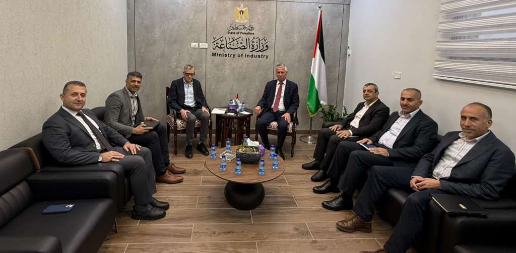 עאספור דן עם הבנק העולמי בקידום תעסוקה בת־קיימא בגדה המערבית