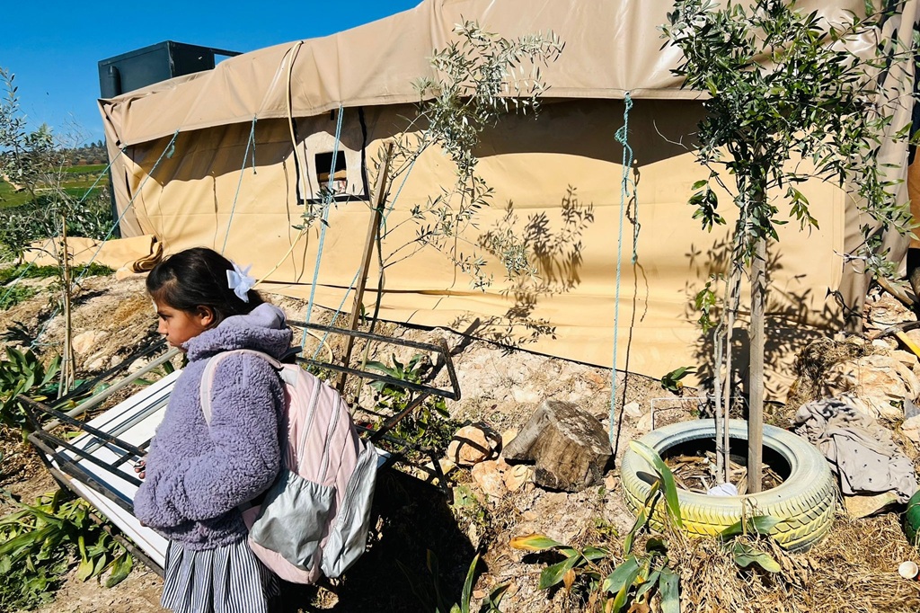 בח’ירבת אבזיק: בית הספר הושחת, הילדים לומדים באוהל