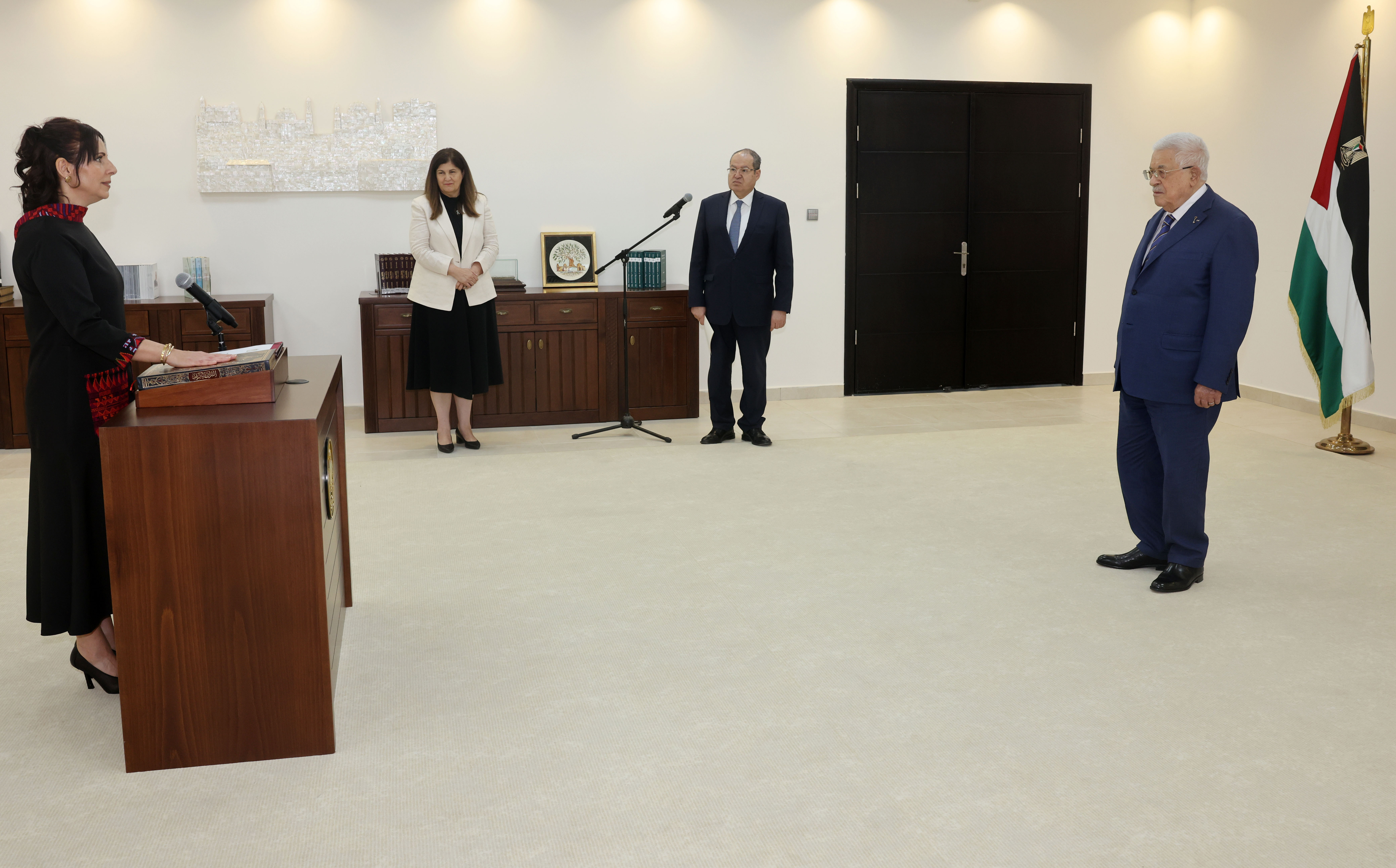 השגרירה עביר רמחי הושבעה בפני הנשיא אבו מאזן כשגרירת פלסטין באמירויות