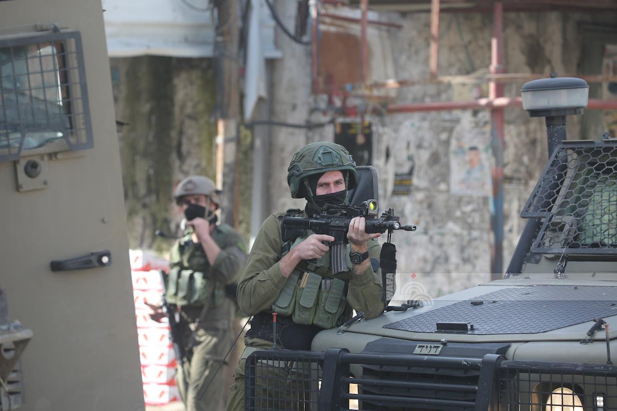 שני פצועים מאש חיה, אחד מהם במצב קשה, במהלך פשיטה של כוחות הכיבוש על בית פוריכ