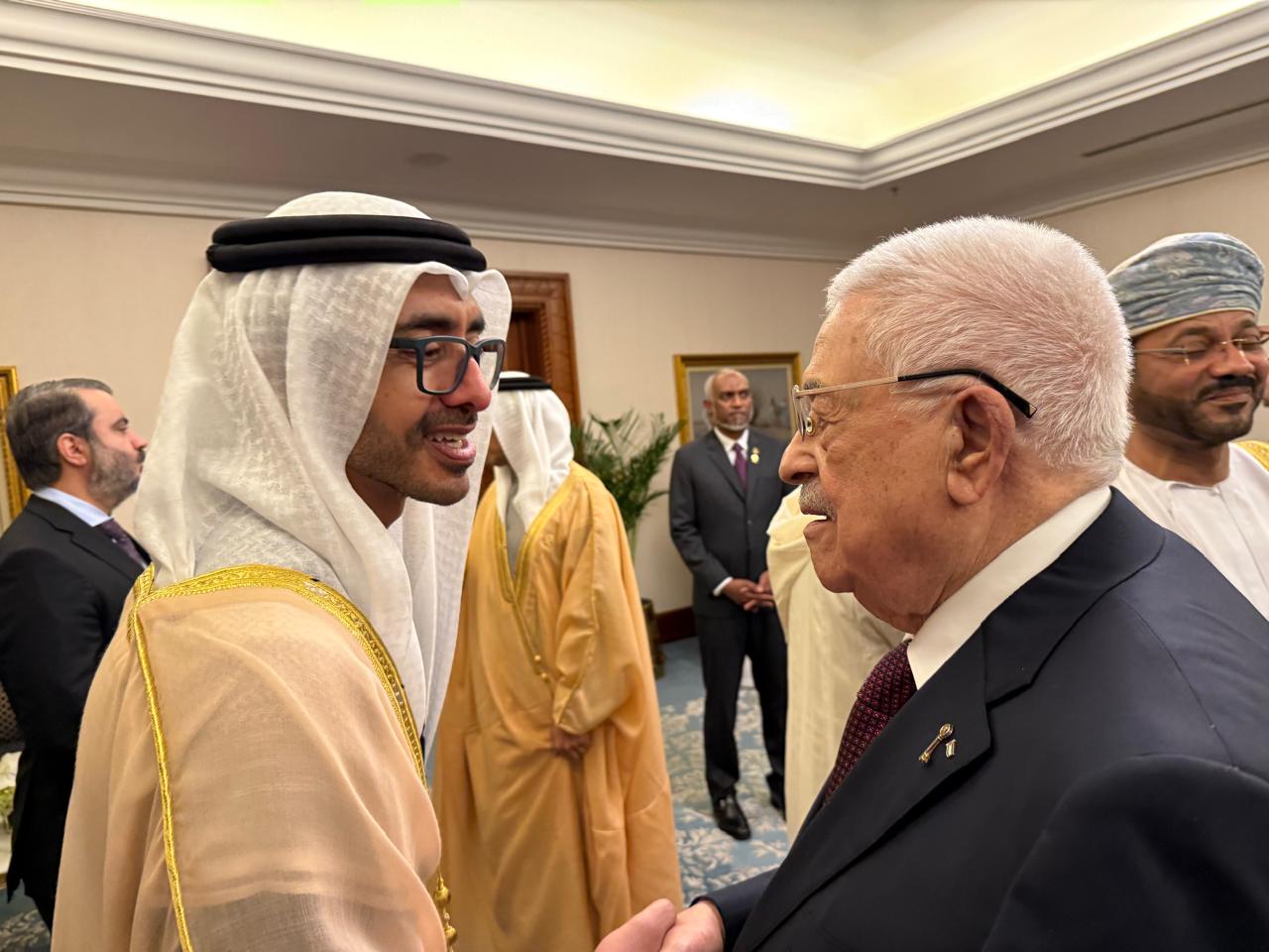 הנשיא עבאס נפגש עם שר החוץ של איחוד האמירויות בדוחה