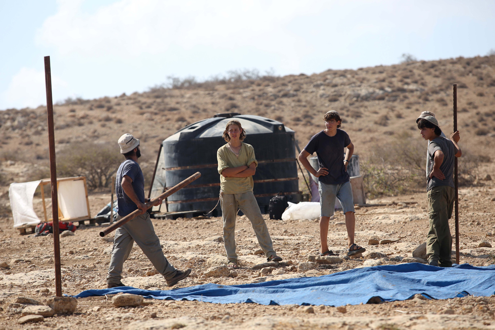 מתנחלים הקימו אוהלים והרסו 1,500 שתילי זיתים בכפר אל-מניא שמדרום־מזרח לבית לחם
