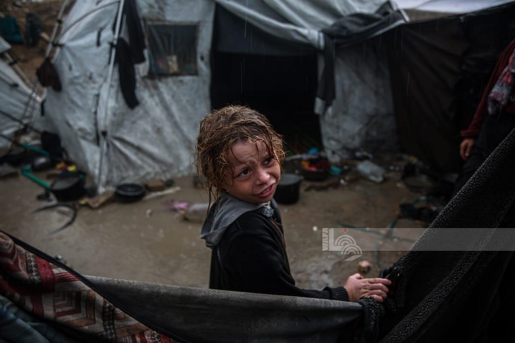 הגשם מעמיק את סבל הפליטים במואסי חאן יונס