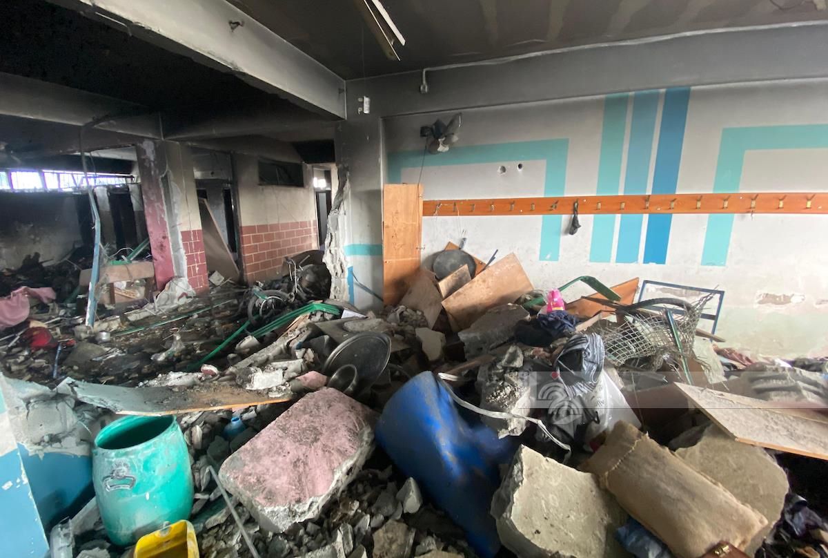 תשעה הרוגים, בהם שלושה עיתונאים, בהפצצת בית ספר המשמש מקלט לנמלטים במחנה השאטי בעזה