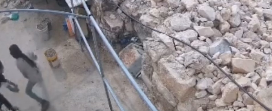 כוחות הכיבוש ומתנחלים תקפו בתים ונהגו באלימות בח׳רבת ג׳נבה שבדרום הר חברון