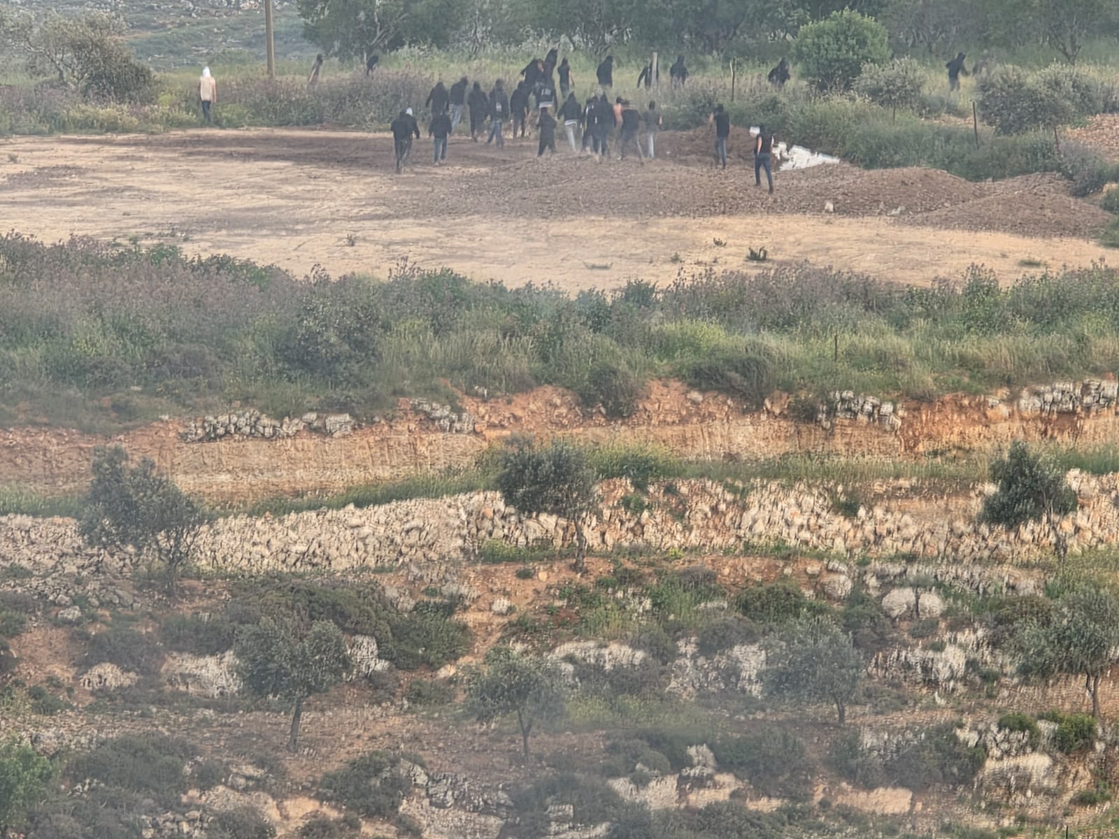 צעיר נפצע מירי חי ואחר נעצר בעימותים עם כוחות הכיבוש במחנה אל־ערוב שמצפון לחברון