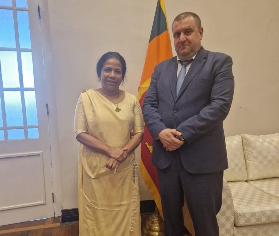 שגריר פלסטין בסרי לנקה דן עם בכירה במשרד החוץ בהעמקת שיתופי הפעולה