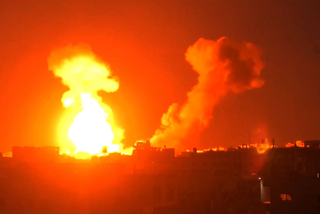 לפחות 51 הרוגים ביום אחד: מתקפת הפצצות נרחבת של כוחות הכיבוש בעזה — עשרות מההרוגים ילדים