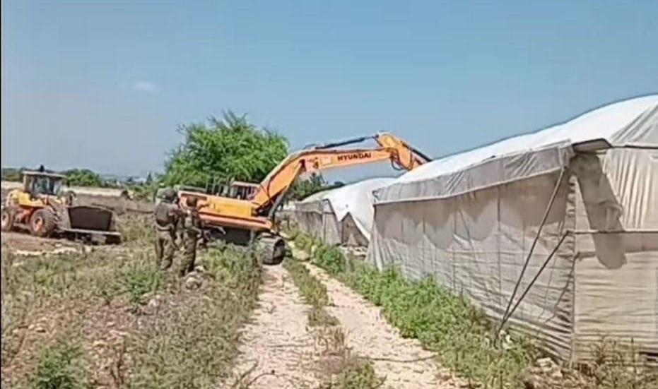 כוחות הכיבוש הישראלי הרסו בתים וחממות בשוויקה