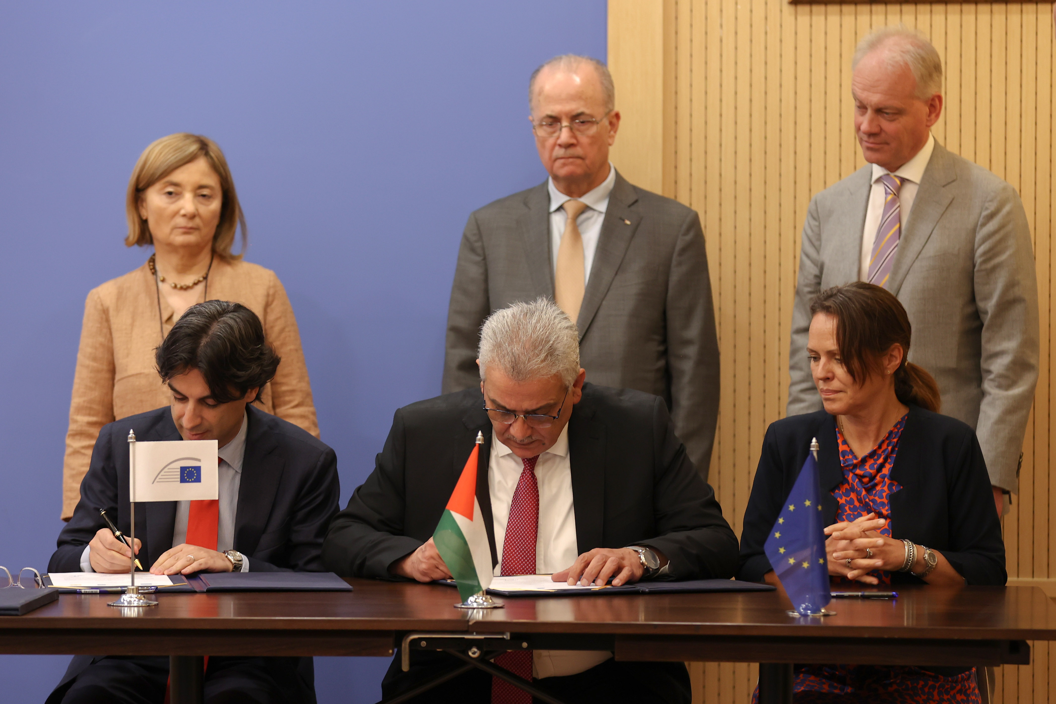 מוסטפא: הממשלה מוכנה לקחת אחריות בעזה לאחר הפסקת אש