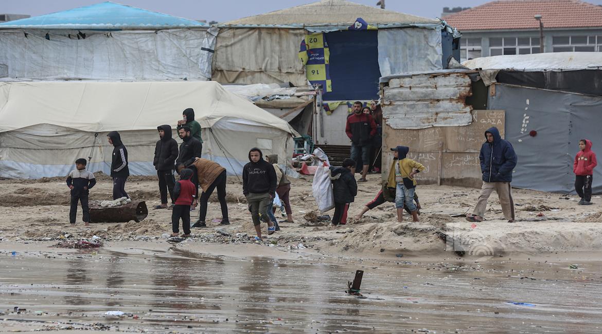 הצפת מאות אוהלים במחנות עקורים באזורים שונים ברצועת עזה