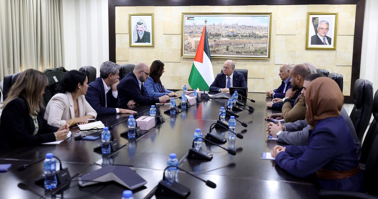 ראש הממשלה מוחמד מוסטפא למשלחת איטלקית: “אין מדינה פלסטינית בלי עזה — ואנו פועלים לייצוב הפסקת האש ולהתמודדות עם מתקפות הכיבוש”