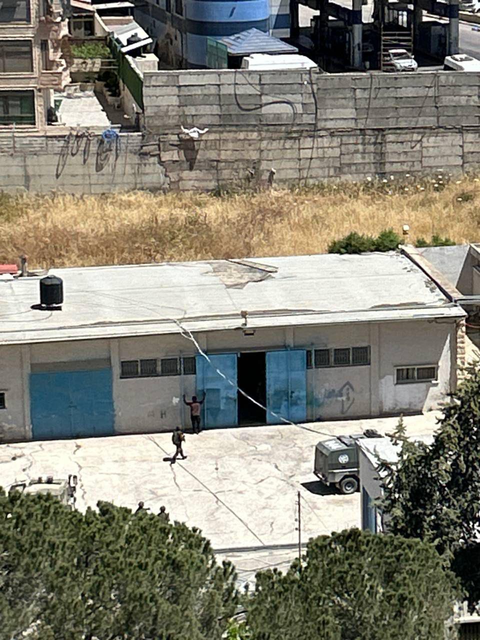 צעיר נפצע קשה מירי כוחות הכיבוש במחנה קלנדיה