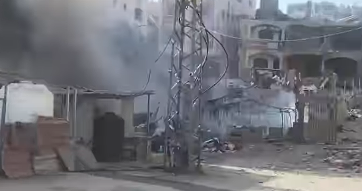 בית החולים "אל-עוודה" בעזה מתחנן לסיוע בינלאומי לכיבוי שריפה במחסן התרופות בעקבות הפצצה ישראלית