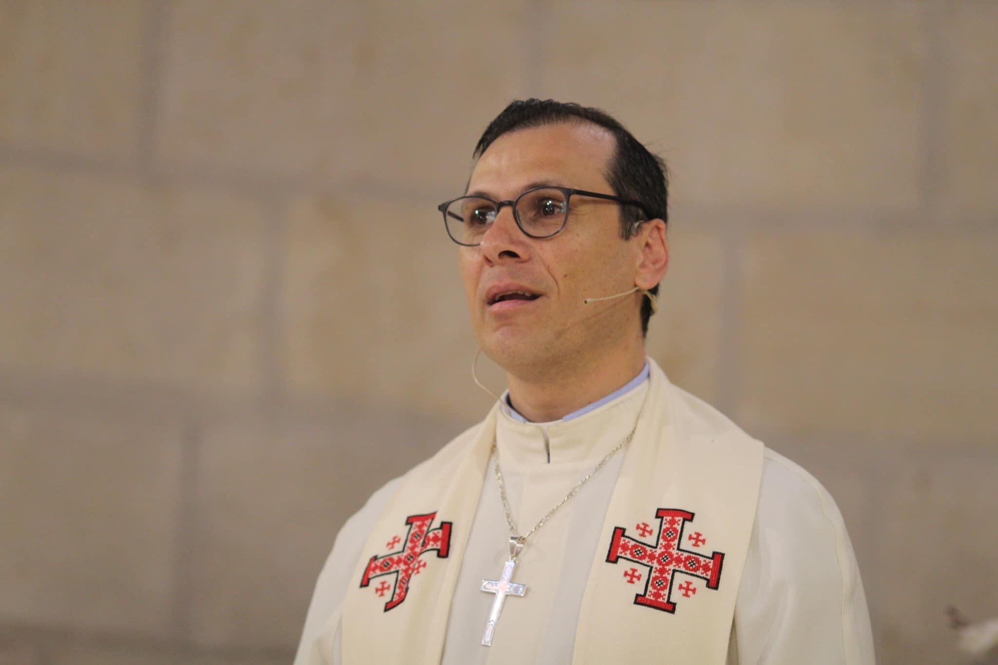 הכומר מונדר אסחאק: מדיניות האפרטהייד הישראלית עומדת מאחורי הגירת הנוצרים הפלסטינים