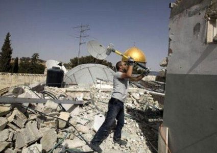 עיריית הכיבוש אילצה ירושלמי להרוס את ביתו בעצמו בבית חנינא