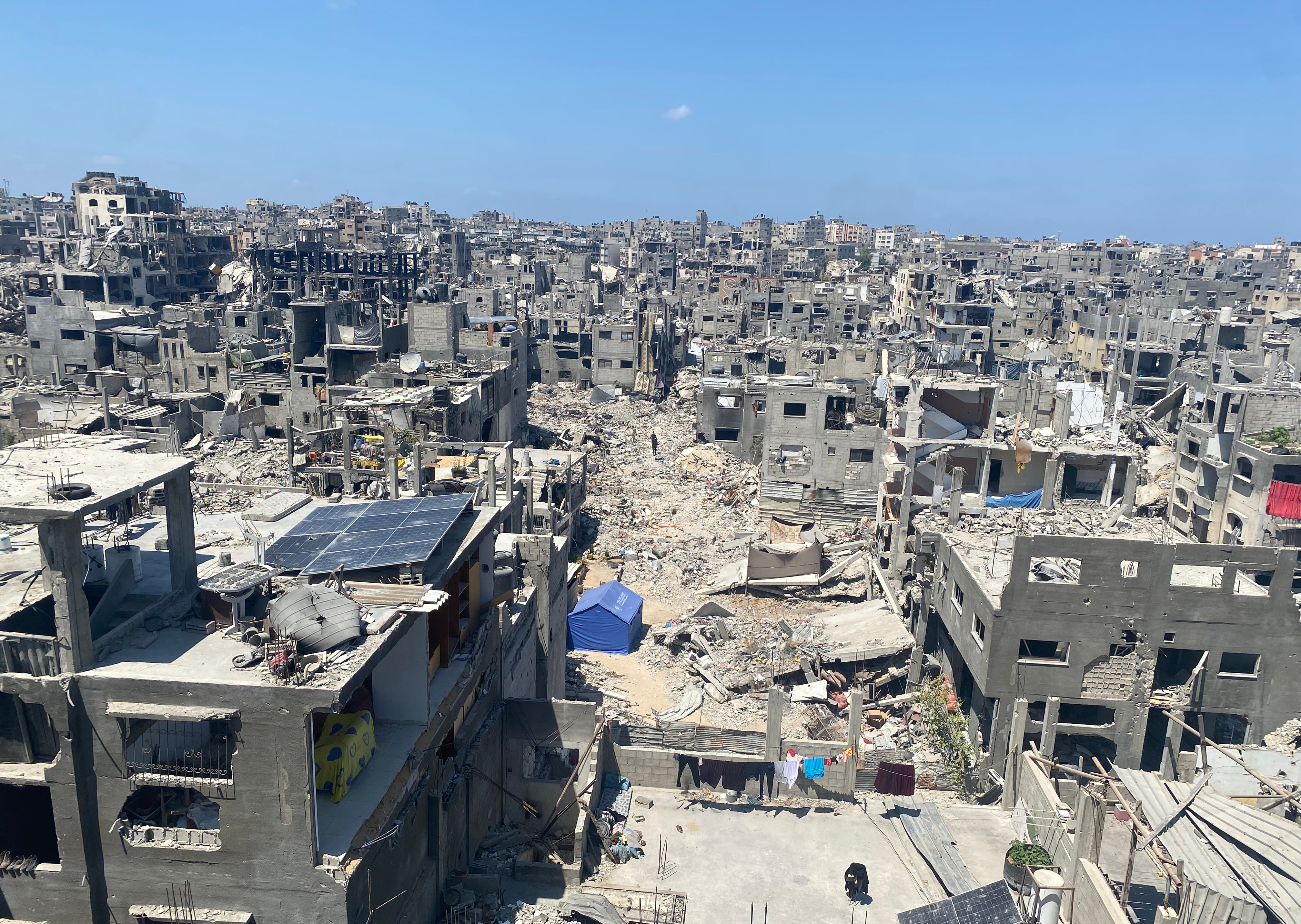 היום ה-13 למתקפה: ישראל מגבירה את ההפגזות, משמידה בתים ומונעת סיוע הומניטרי בצפון עזה