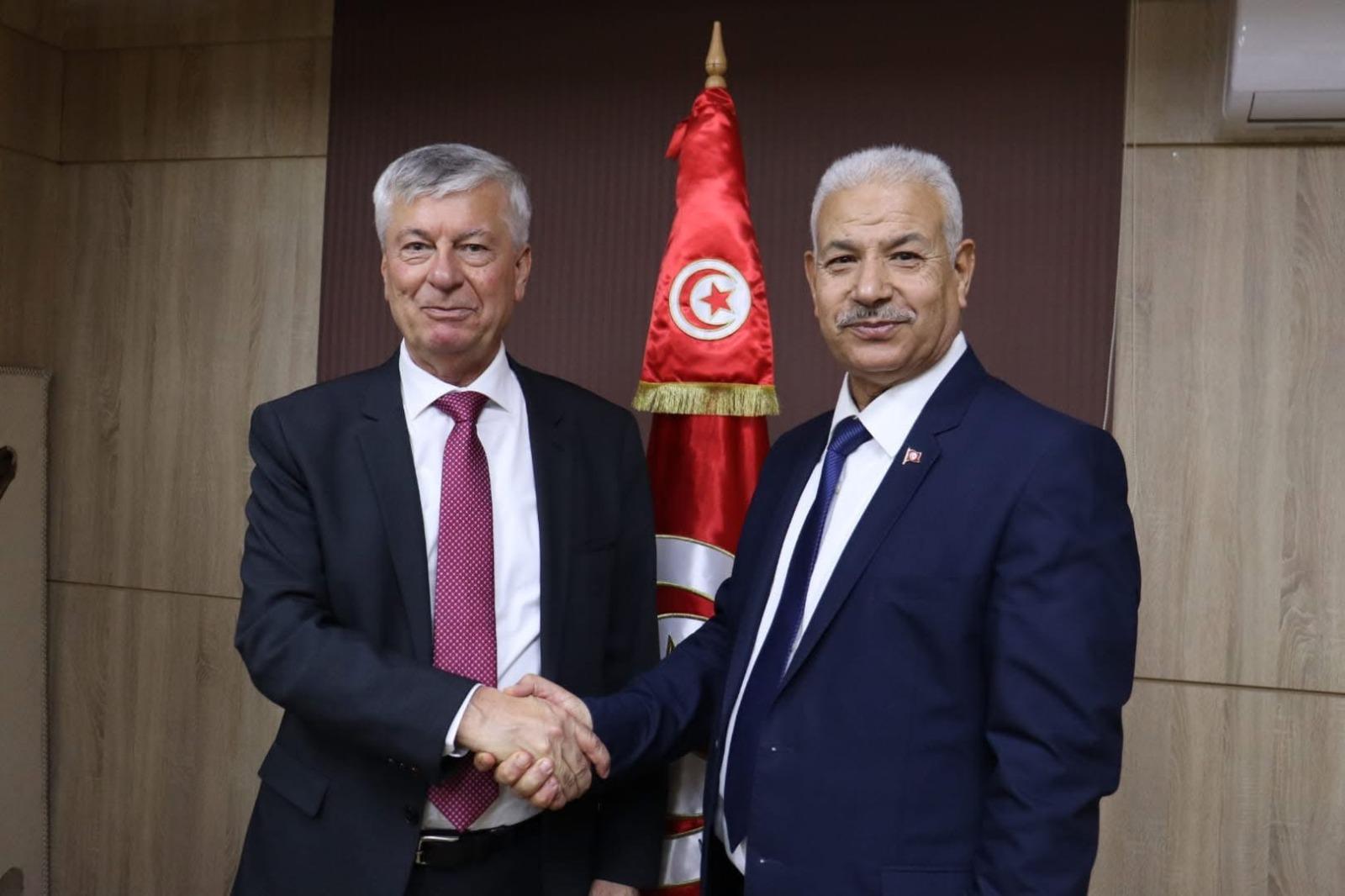 חיזוק קשרי המסחר וההשקעות בין פלסטין לתוניסיה: דיונים על פיתוח תעשייתי ושיתופי פעולה כלכליים