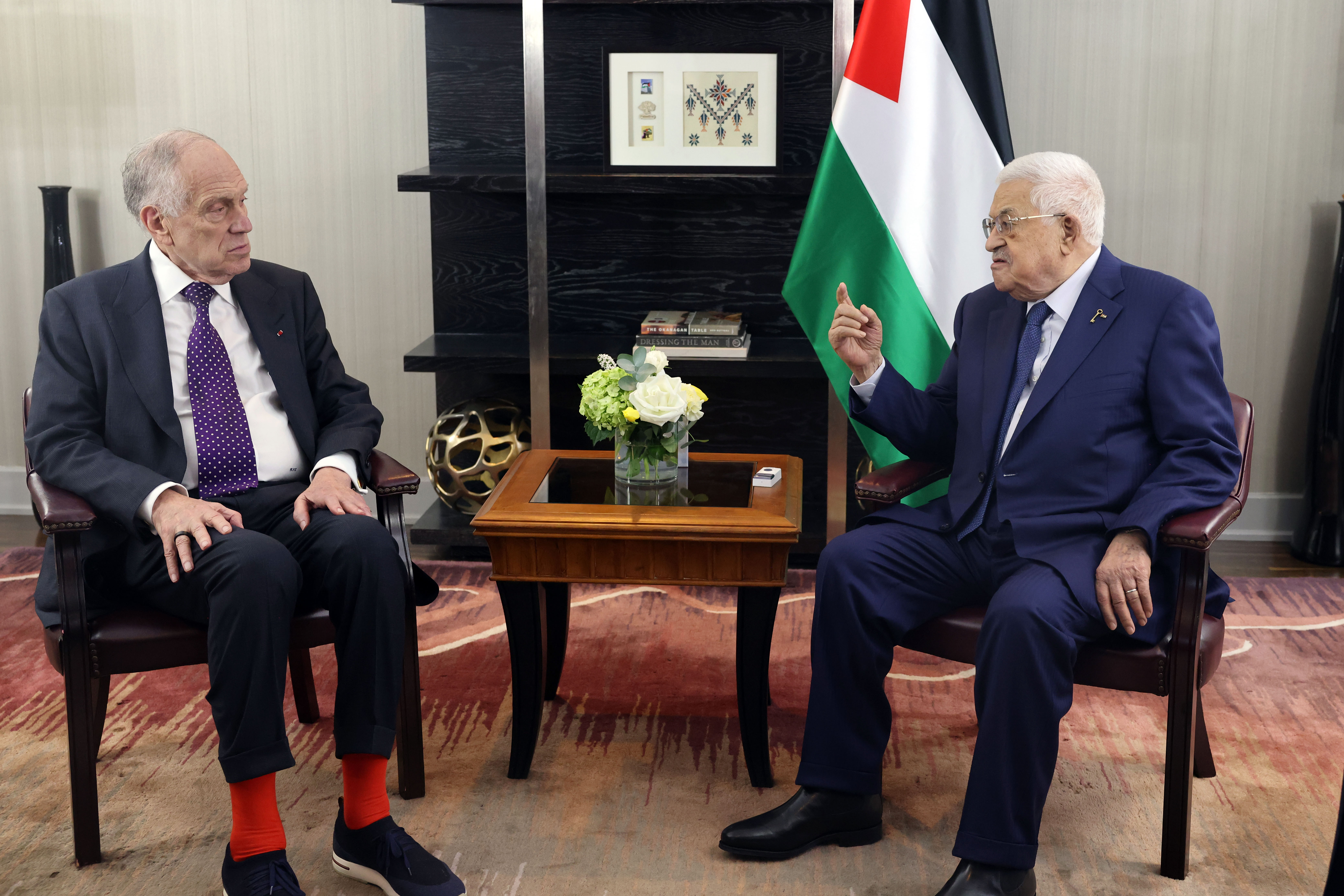 הנשיא עבאס נפגש עם יו"ר הקונגרס היהודי העולמי בניו יורק