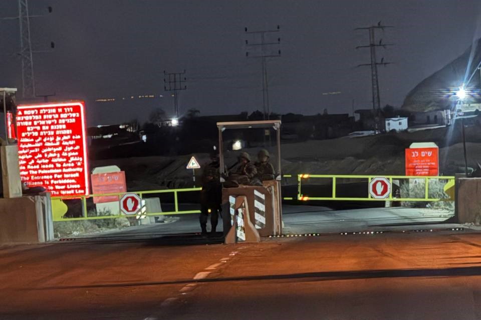 כוחות הכיבוש חסמו את כל הכניסות לעיר יריחו בשני הכיוונים