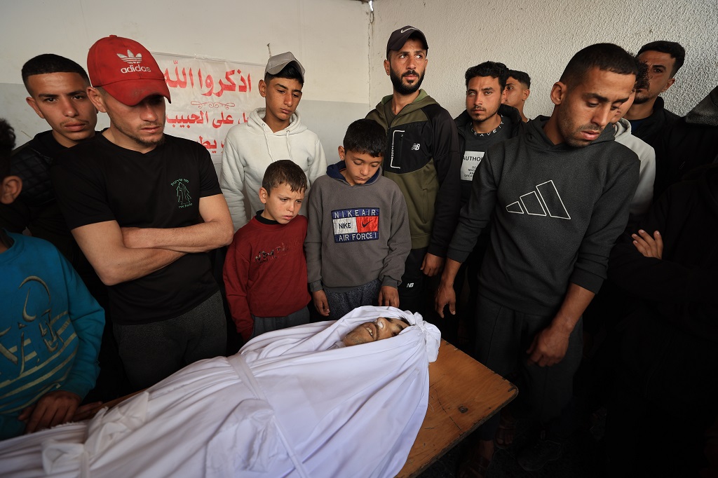 כוחות הכיבוש ירו למוות בתושב ופצעו אחרים בשג'אעיה