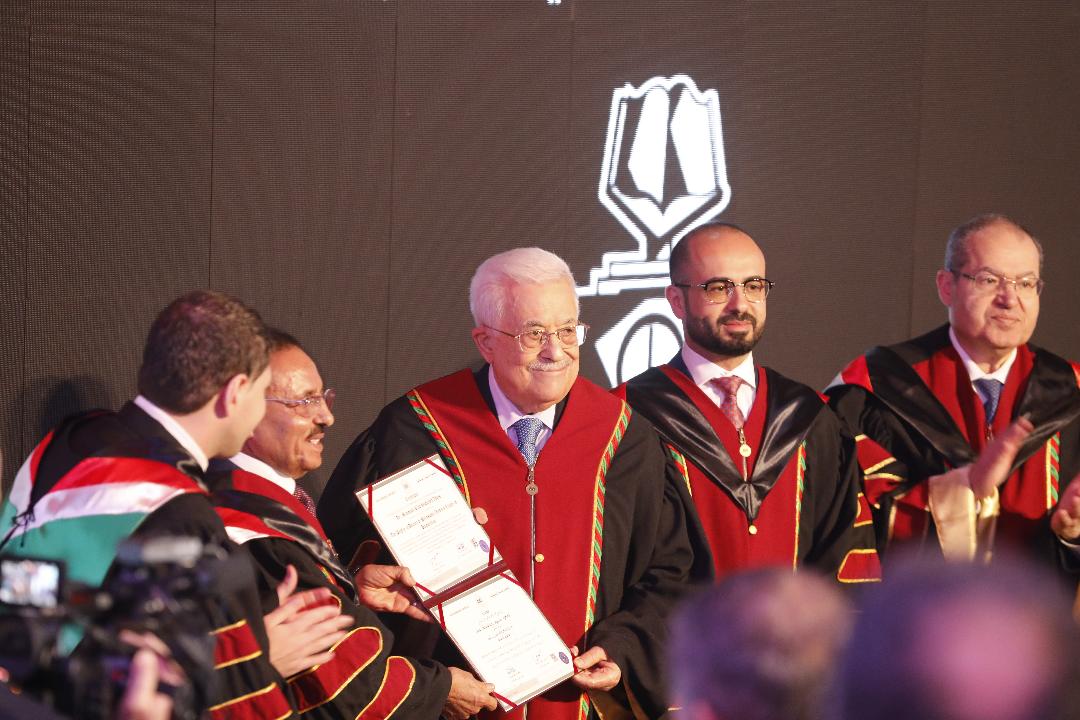 האוניברסיטה הערבית־אמריקאית העניקה לנשיא מחמוד עבאס תואר דוקטור לשם כבוד במדעי הרוח; נחנך מבנה הבינה המלאכותית והטרנספורמציה הדיגיטלית בקמפוס רמאללה