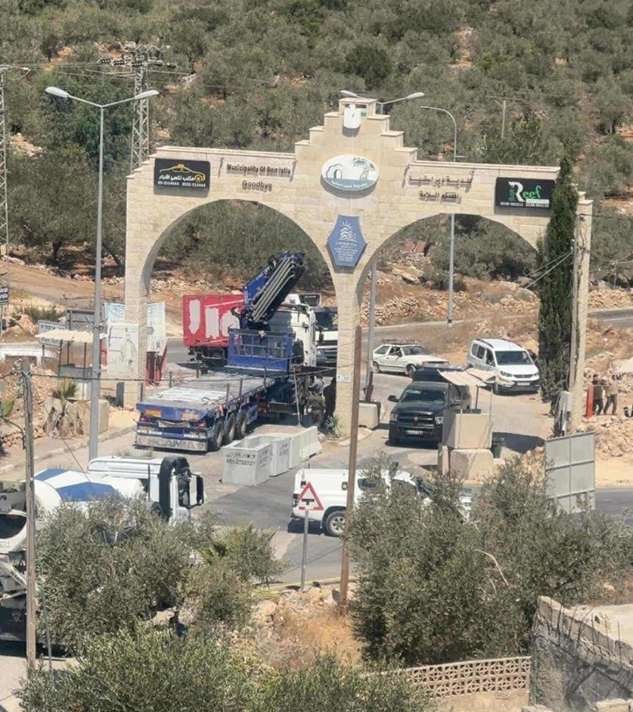 כוחות הכיבוש הציבו קוביות בטון בכניסות חארס ודייר אסתיא בצפון־מערב סלפית