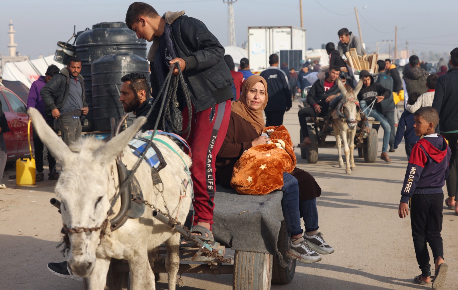 אונר"א: התנאים בעזה בלתי אנושיים - משפחות נאלצות לחיות לצד ערימות אשפה ושפכים