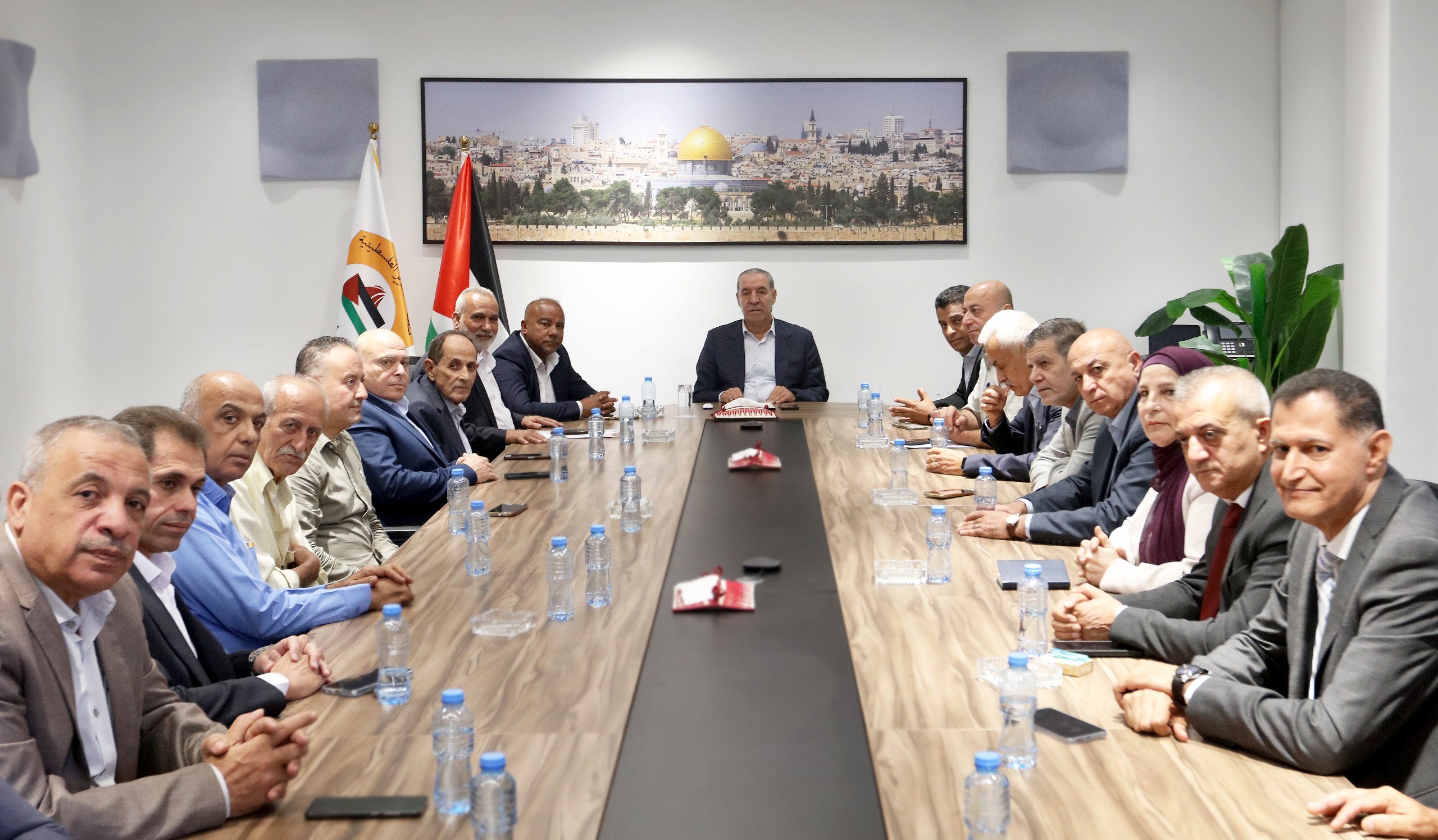 א־שייח׳ נפגש עם ראשי רשויות במחוז טולכרם ודן במצב שני מחנות הפליטים