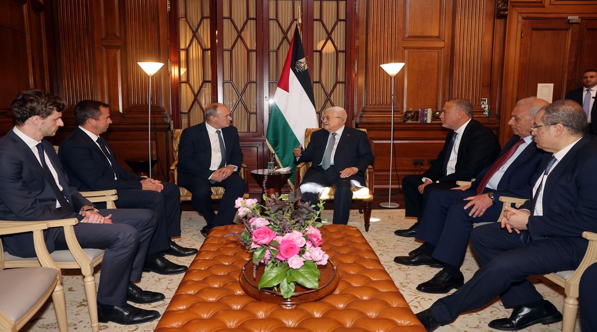 עבאס נפגש עם בכירים בריטיים: "בריטניה בדרך להכיר במדינת פלסטין"