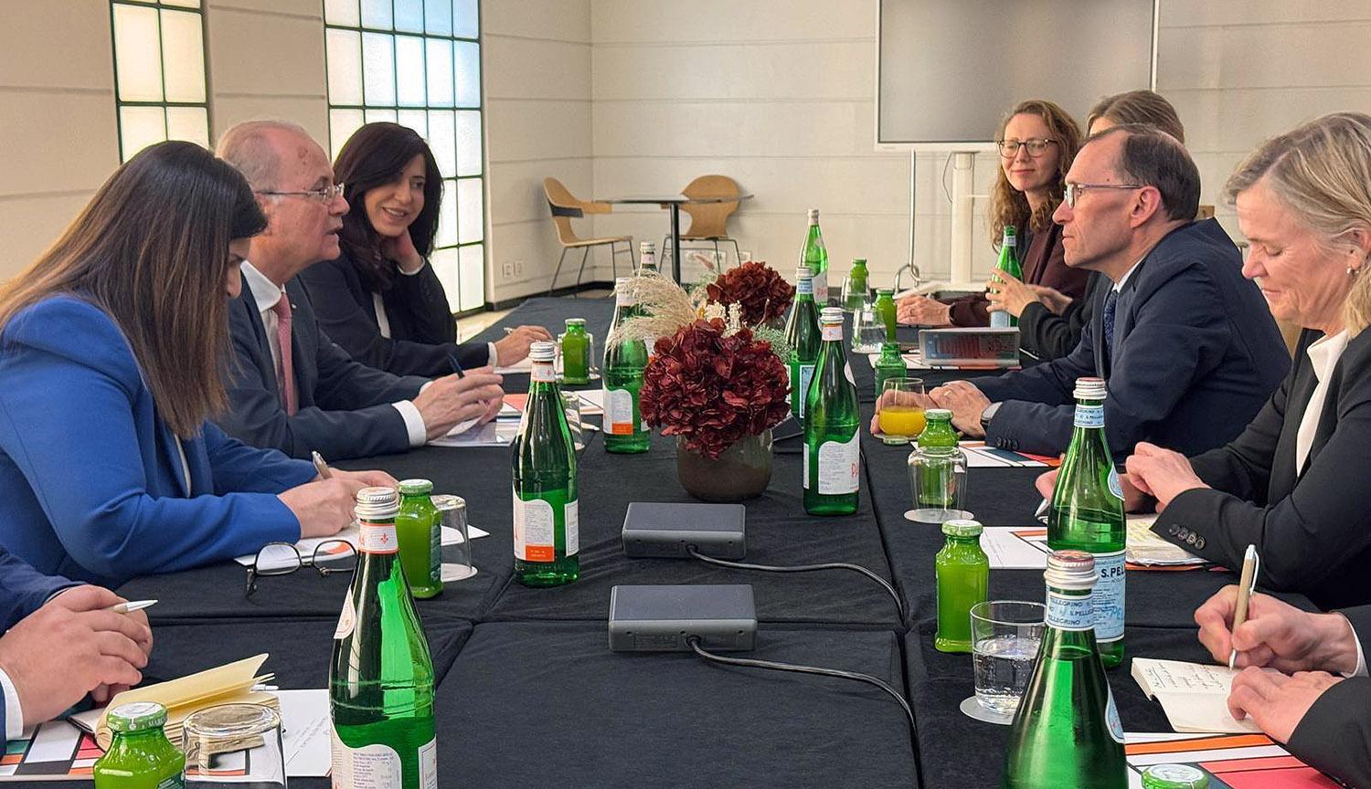 ראש הממשלה מוסטפא לשר החוץ של נורווגיה: יש להפעיל לחץ בינלאומי מיידי לפתיחת המעברים ולעצירת מלחמת ההשמדה על עמנו