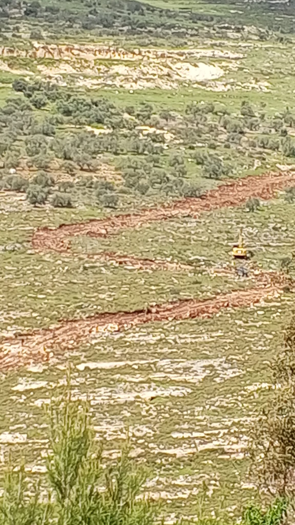 מתנחלים ממשיכים בעבודות עפר ממערב לשכם כדי לחבר מאחז התנחלותי