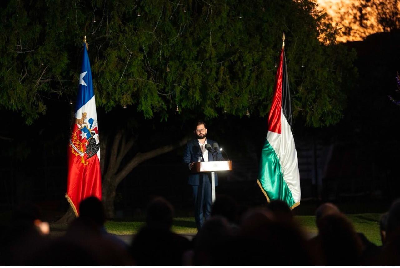 נשיא צ'ילה השתתף באירוע הדלקת עץ חג המולד במועדון הפלסטיני בסנטיאגו